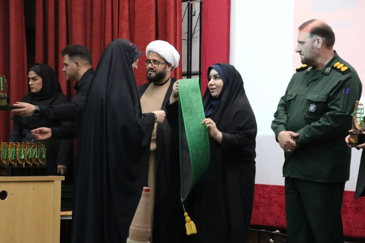 نرمندان برگزیده محور نماز ظهر عاشورا در سوگواره محرم