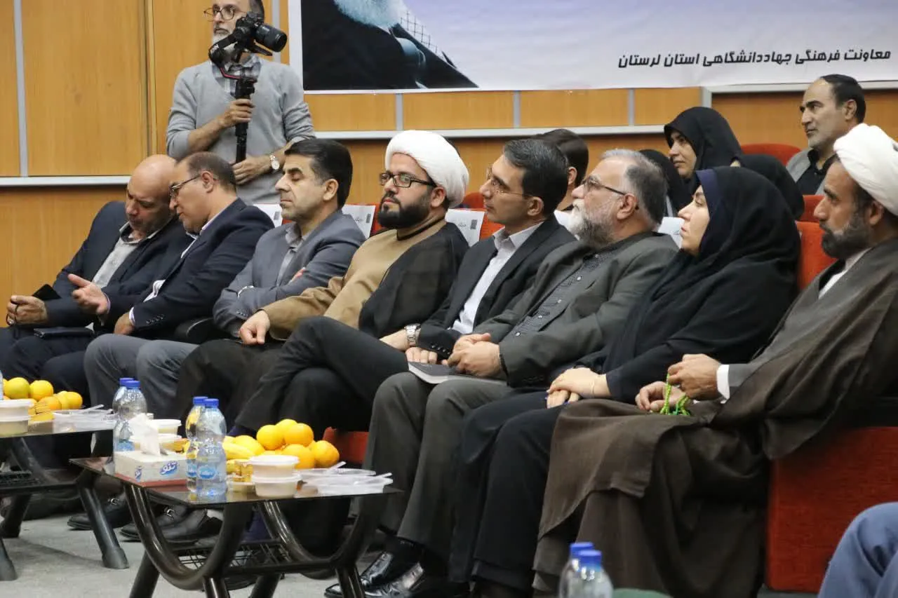نرمندان برگزیده محور نماز ظهر عاشورا در سوگواره محرم