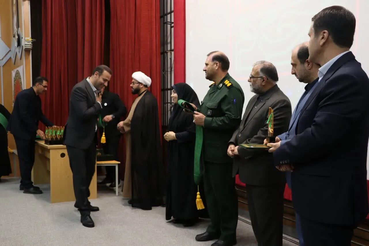 نرمندان برگزیده محور نماز ظهر عاشورا در سوگواره محرم