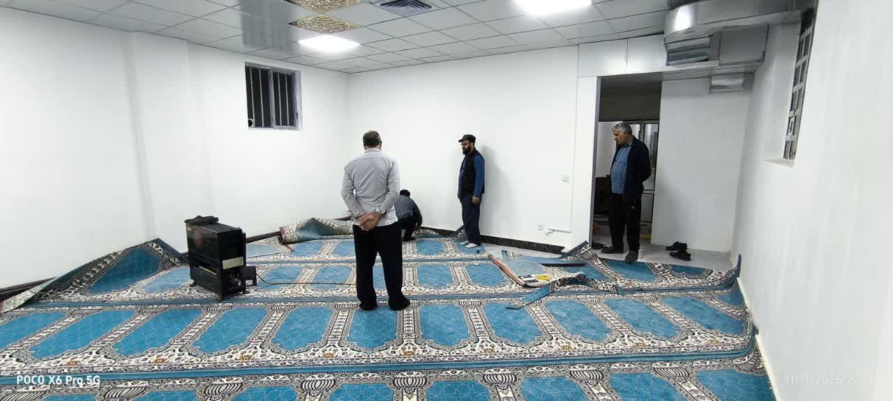 نمای داخلی نمازخانه تجهیز شده جهاد کشاورزی دلفان با فرش سجادهای جدید