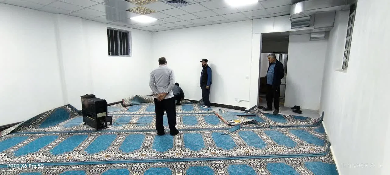 نمای داخلی نمازخانه تجهیز شده جهاد کشاورزی دلفان با فرش سجادهای جدید