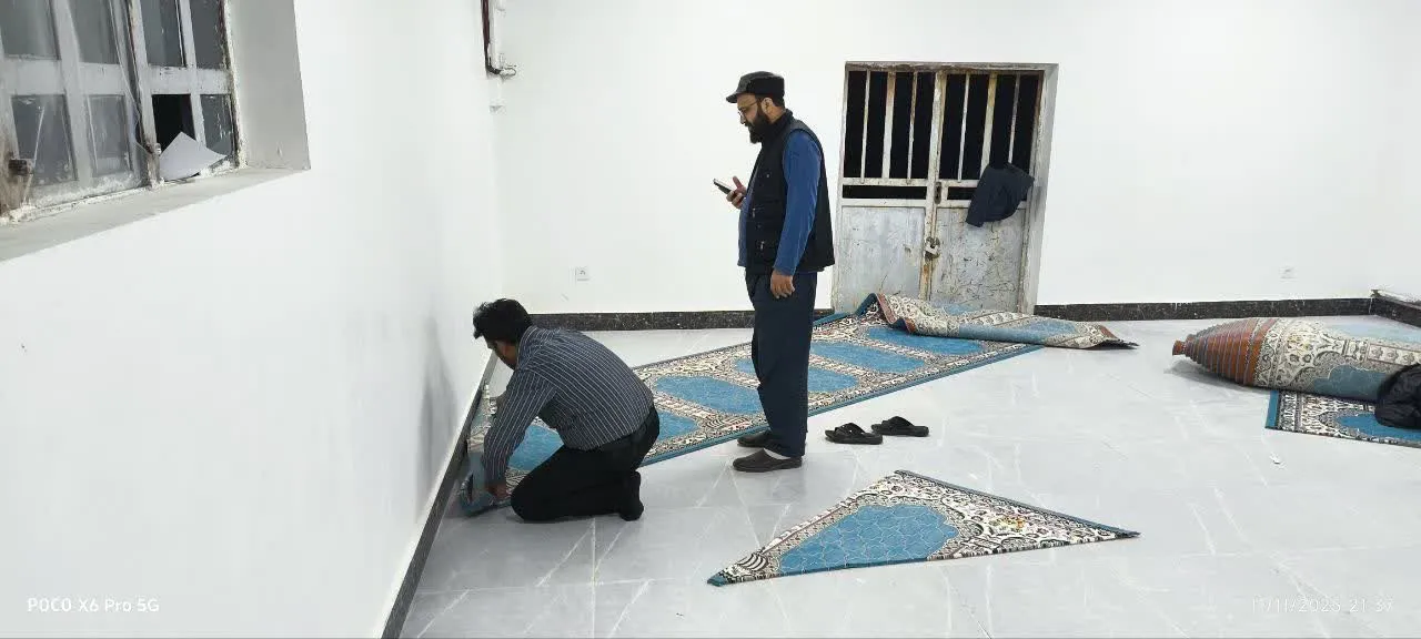 نمای داخلی نمازخانه تجهیز شده جهاد کشاورزی دلفان با فرش سجاده‌ای جدید
