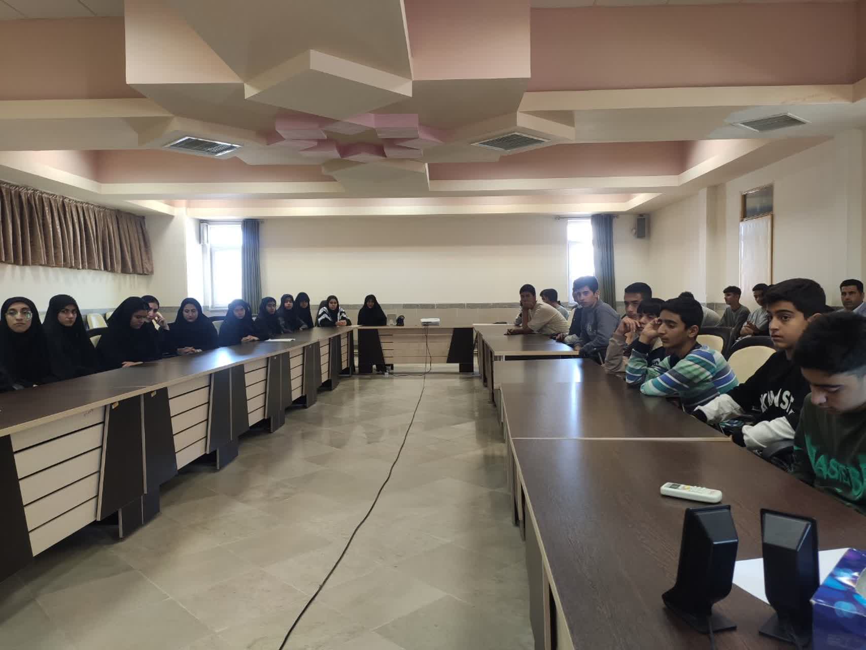 دومین نشست هیئت اندیشه ورز دانش آموزی در شهرستان بدره برگزار شد