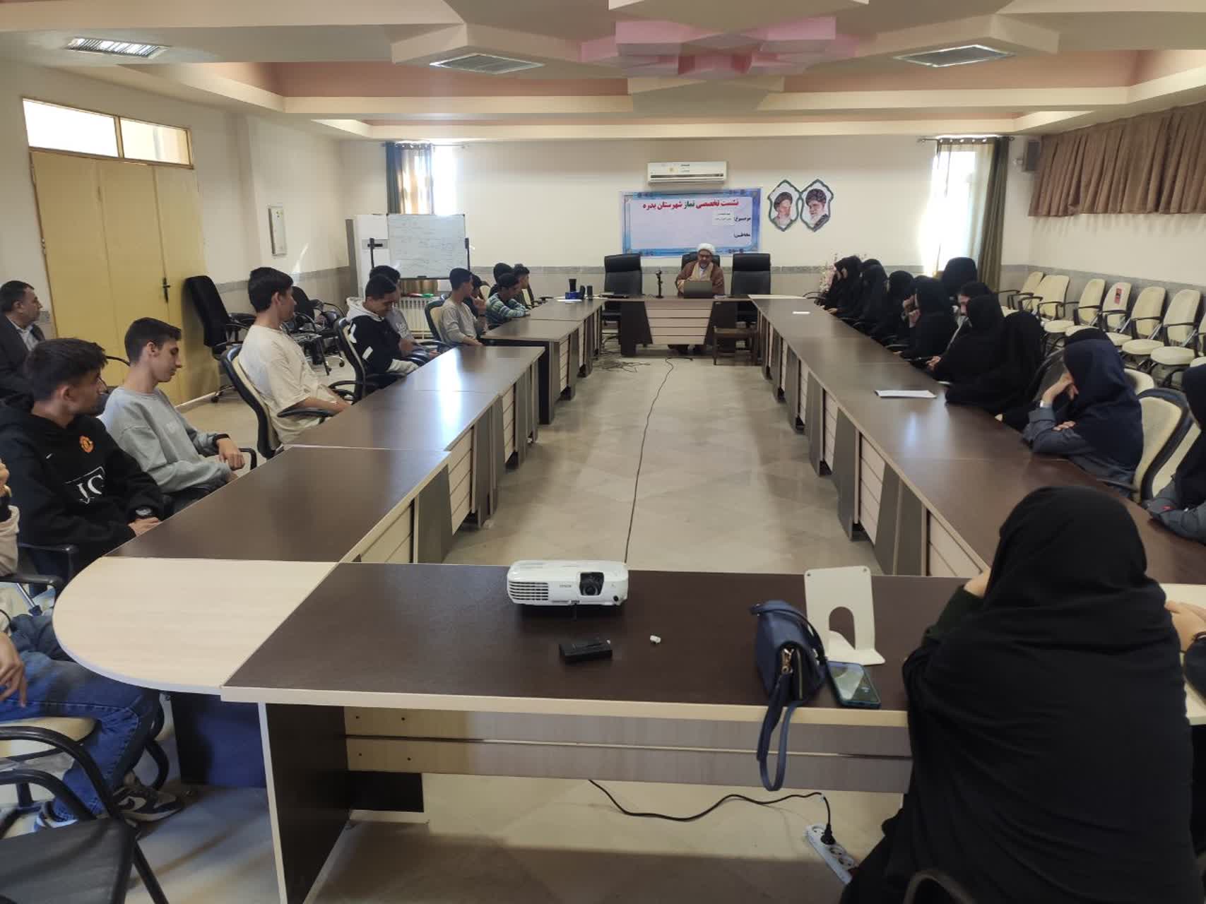 دومین نشست هیئت اندیشه ورز دانش آموزی در شهرستان بدره برگزار شد