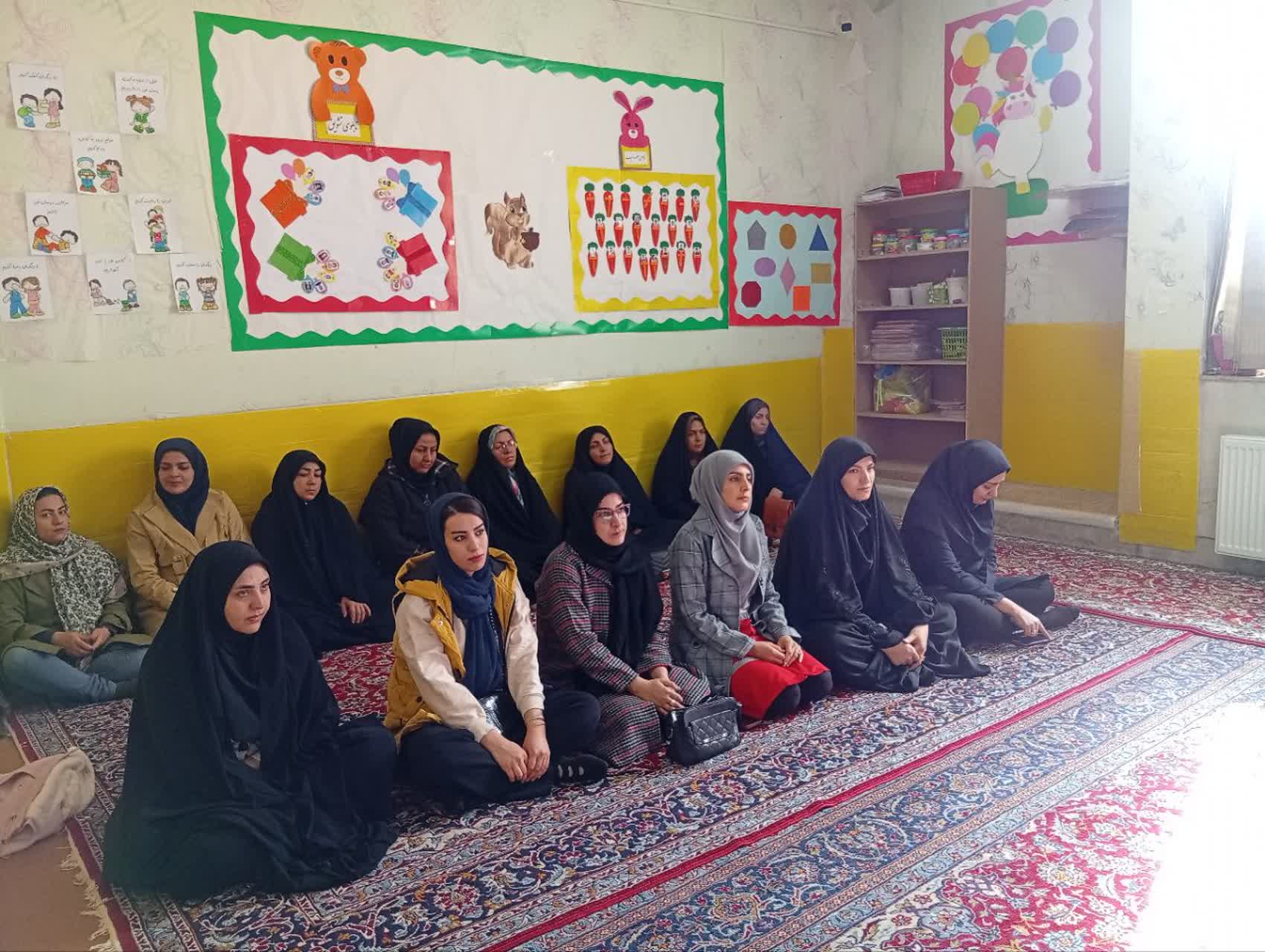 نشست فرهنگی تربیتی بانوان محلات شهرستان فریدن اصفهان