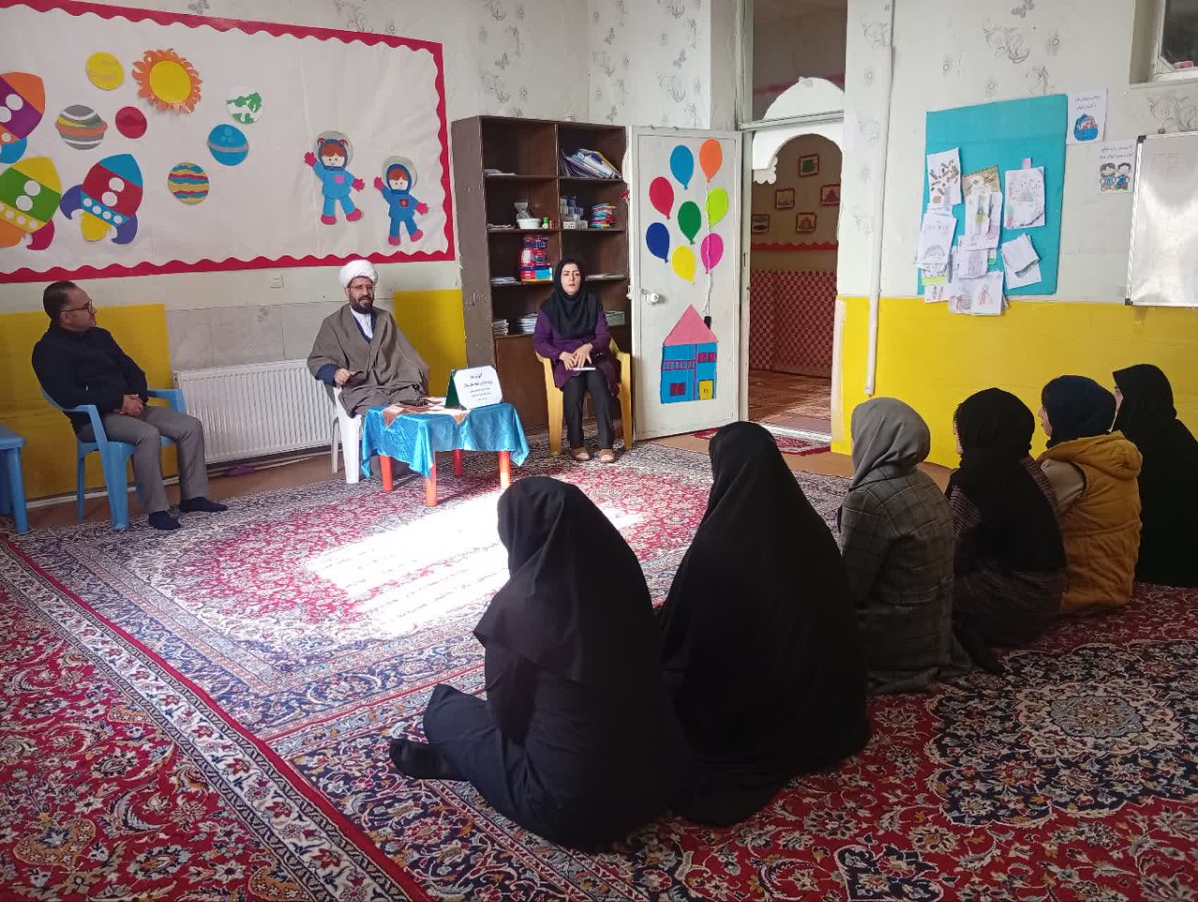 نشست فرهنگی تربیتی بانوان محلات شهرستان فریدن اصفهان