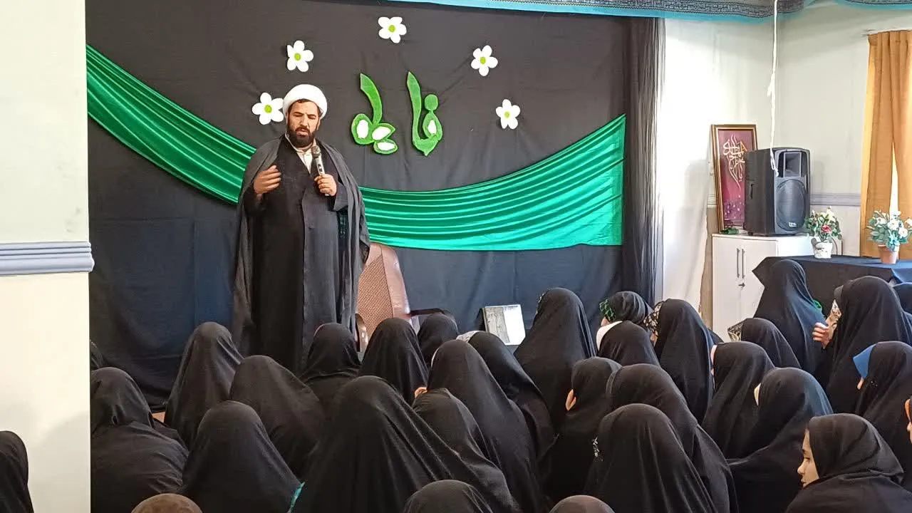 نشست آموزشی نماز در مدرسه علوم‌ومعارف اسلامی شهیدمطهری شهرکرد برگزار شد