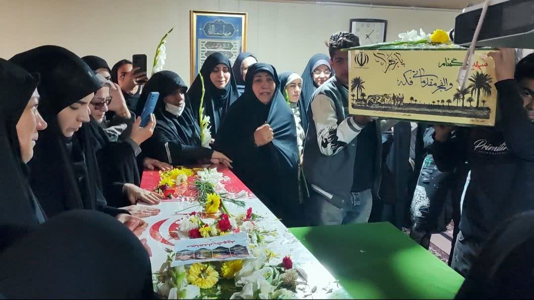 مراسم بدرقه و بزرگداشت دو شهید گمنام دفاع مقدس در ستاد اقامه نماز استان همدان برگزار شد