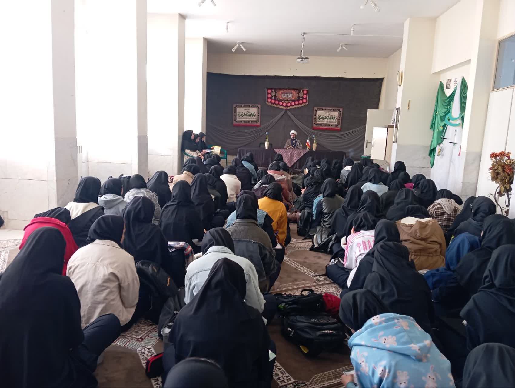 گفتمان دانش آموزی مدرسه شبانه روزی ادب شهرستان فریدن اصفهان