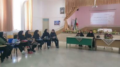 نشست نمازشناسی اولیاء و معلمان در دبیرستان فرزانگان ایلام برگزار شد