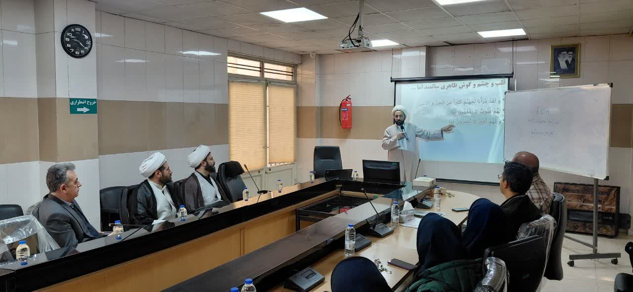 دوره «سلامت معنوی» در بیمارستان شهید مدنی استان البرز برگزار شد