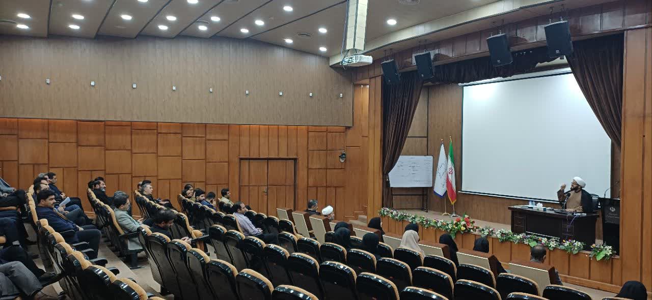 کارگاه آموزشی نقش نماز در کارآمدی نظام اداری در سازمان مدیریت و برنامهریزی لرستان