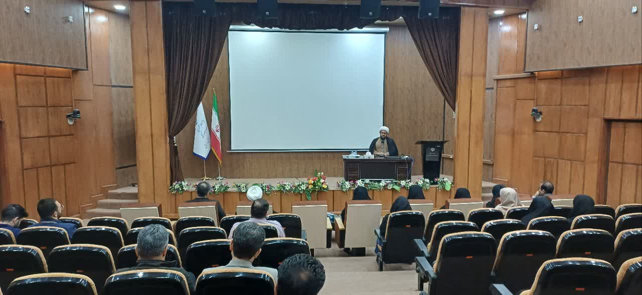 کارگاه آموزشی نقش نماز در کارآمدی نظام اداری در سازمان مدیریت و برنامهریزی لرستان