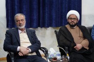 اهدای انگشتر متبرک رهبری توسط سید احمد زرهانی به نماینده ولی فقیه در لرستان