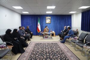 اهدای انگشتر متبرک رهبری توسط سید احمد زرهانی به نماینده ولی فقیه در لرستان