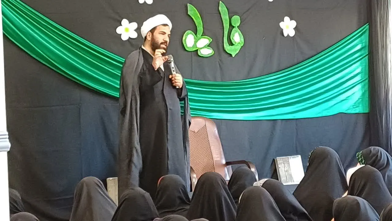 نشست آموزشی نماز در مدرسه علوم‌ومعارف اسلامی شهیدمطهری شهرکرد برگزار شد