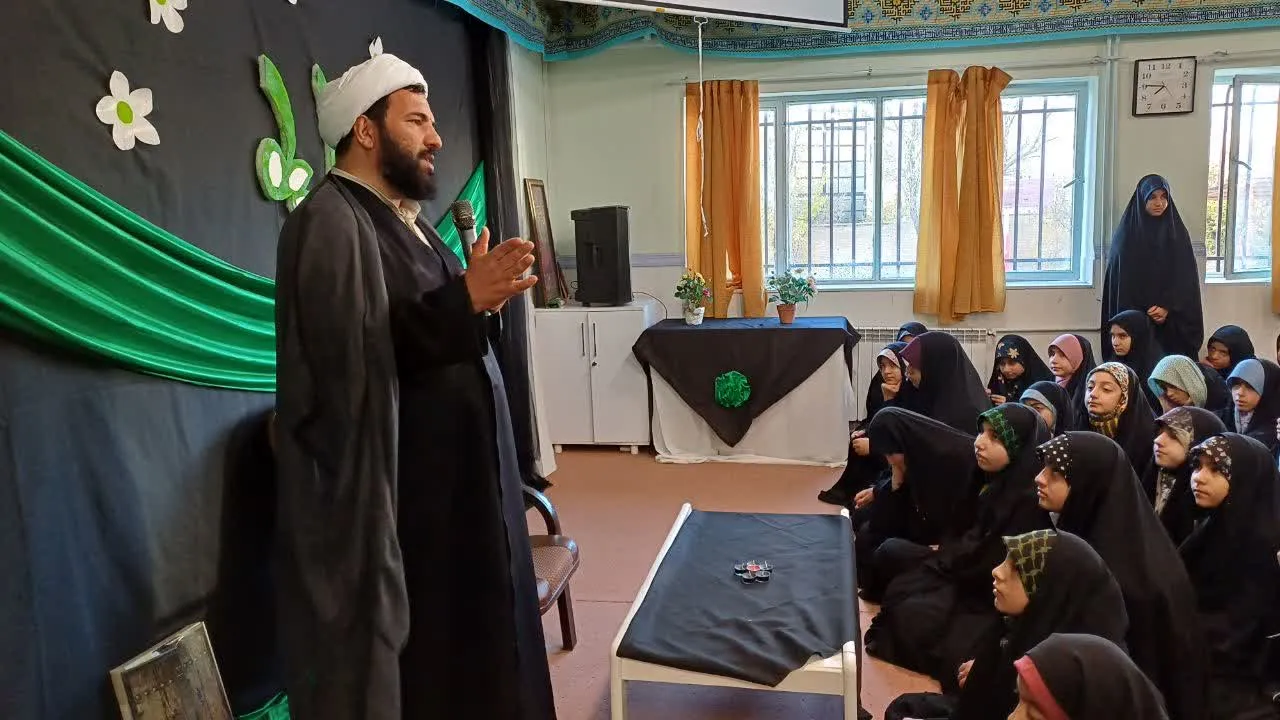 نشست آموزشی نماز در مدرسه علوم‌ومعارف اسلامی شهیدمطهری شهرکرد برگزار شد