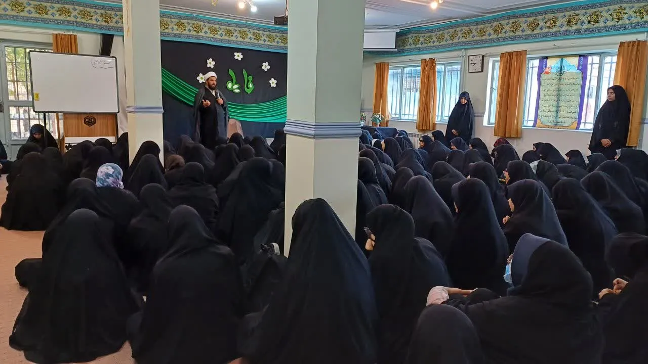 نشست آموزشی نماز در مدرسه علوم‌ومعارف اسلامی شهیدمطهری شهرکرد برگزار شد