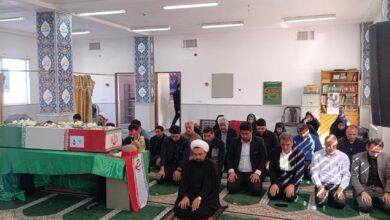 اقامه نماز مدیر ستاد اقامه نماز استان همزمان با آیین تشییع شهدای گمنام در آموزش و پرورش سمنان برگزار شد