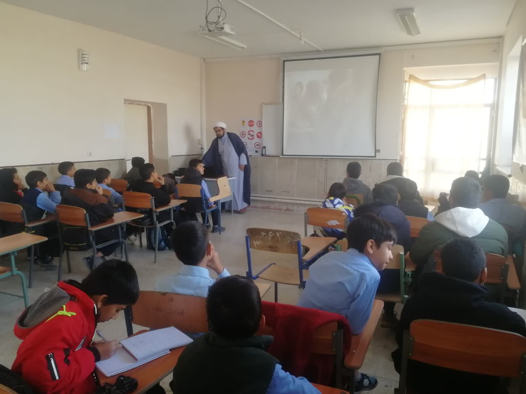 نشست تخصصی نماز ویژه دانش آموزان مدارس شهرستان فردوس برگزار شد