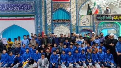 ازدانش آموزان یاور نماز مدارس بیرجند در نماز جمعه شهرستان تجلیل شد