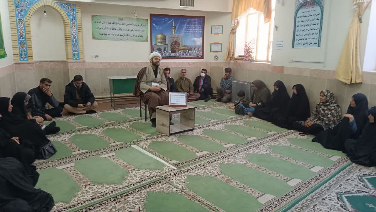 پنجمین نشست توانمندسازی اولیا با موضوع شیوه فرهنگ سازی نماز در خانواده در شهرستان سربیشه برگزار شد