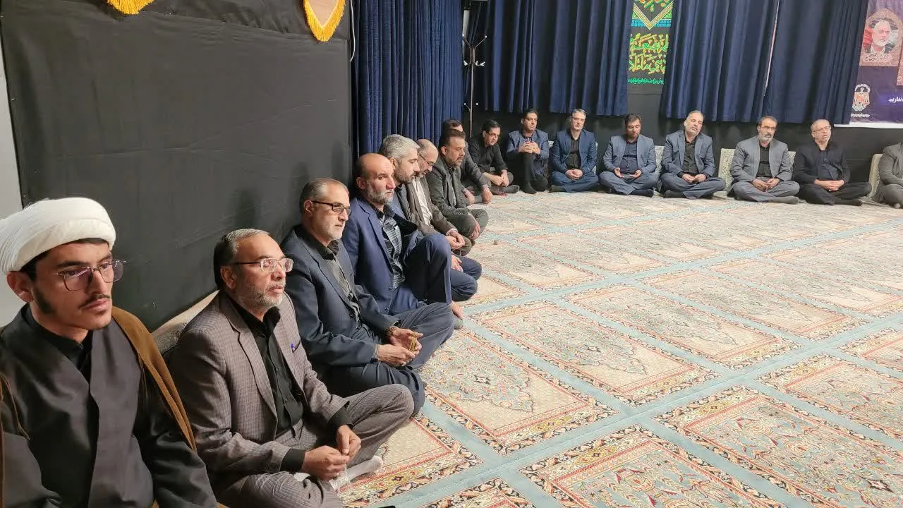 دومین نشست نماز شناسی و شیوه های دعوت فرندان به نماز ویژه پرسنل اداره کل زندانهای استان برگزار شد