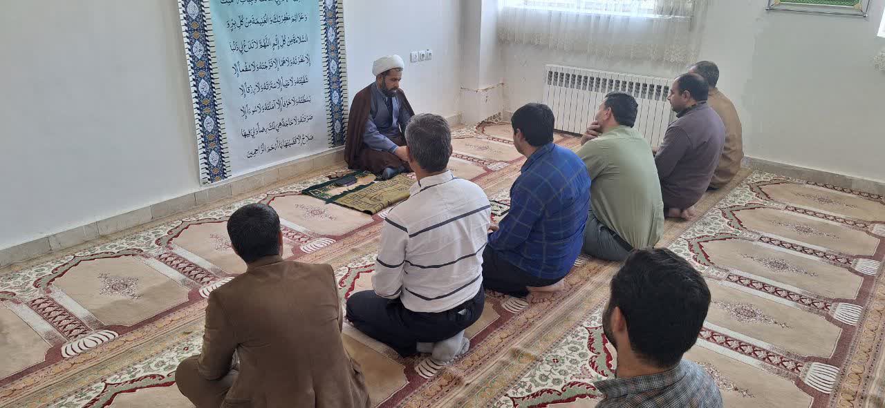 نشست تخصصی نماز ویژه پرسنل اداره ثبت احوال شهرستان قاین برگزار شد