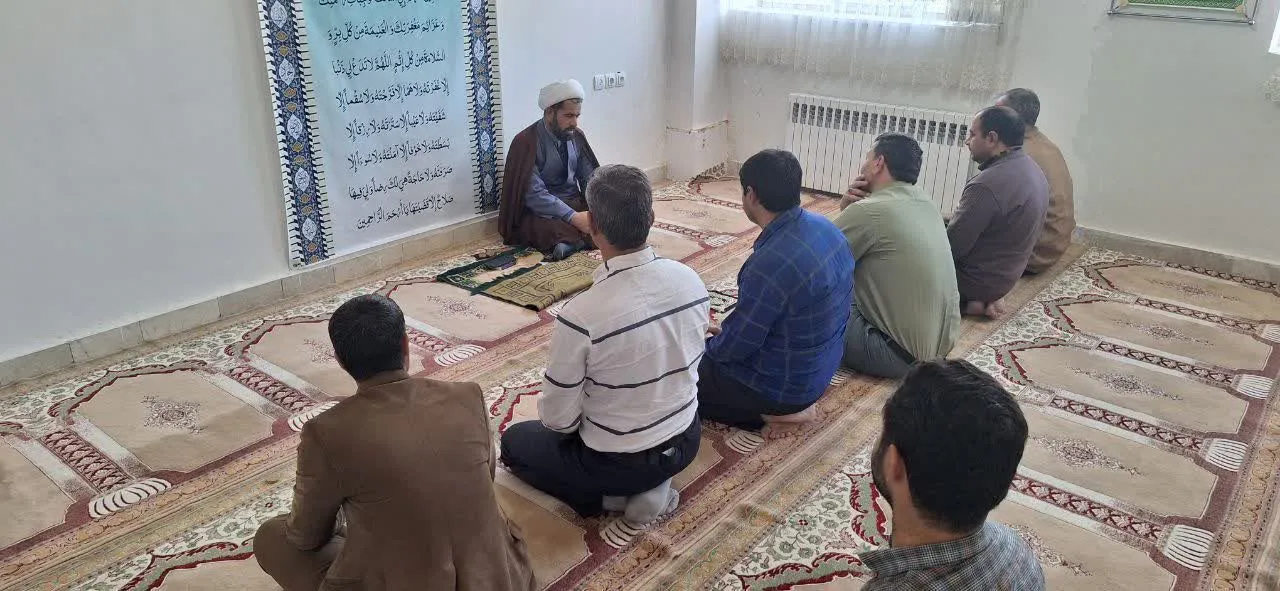 نشست تخصصی نماز ویژه پرسنل اداره ثبت احوال شهرستان قاین برگزار شد