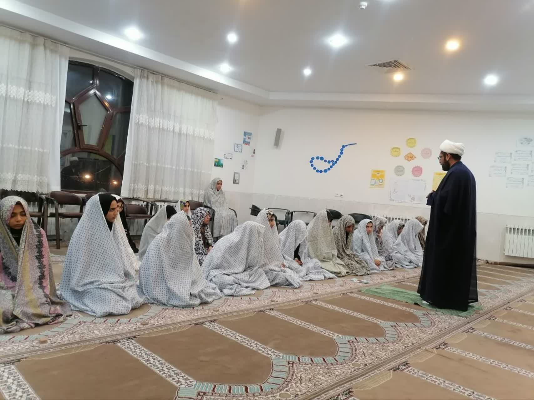 سومین نشست تخصصی نماز ویژه دانش آموزان خوابگاه دخترانه شبانه روزی امام رضا (ع) شهرستان سربیشه برگزار شد