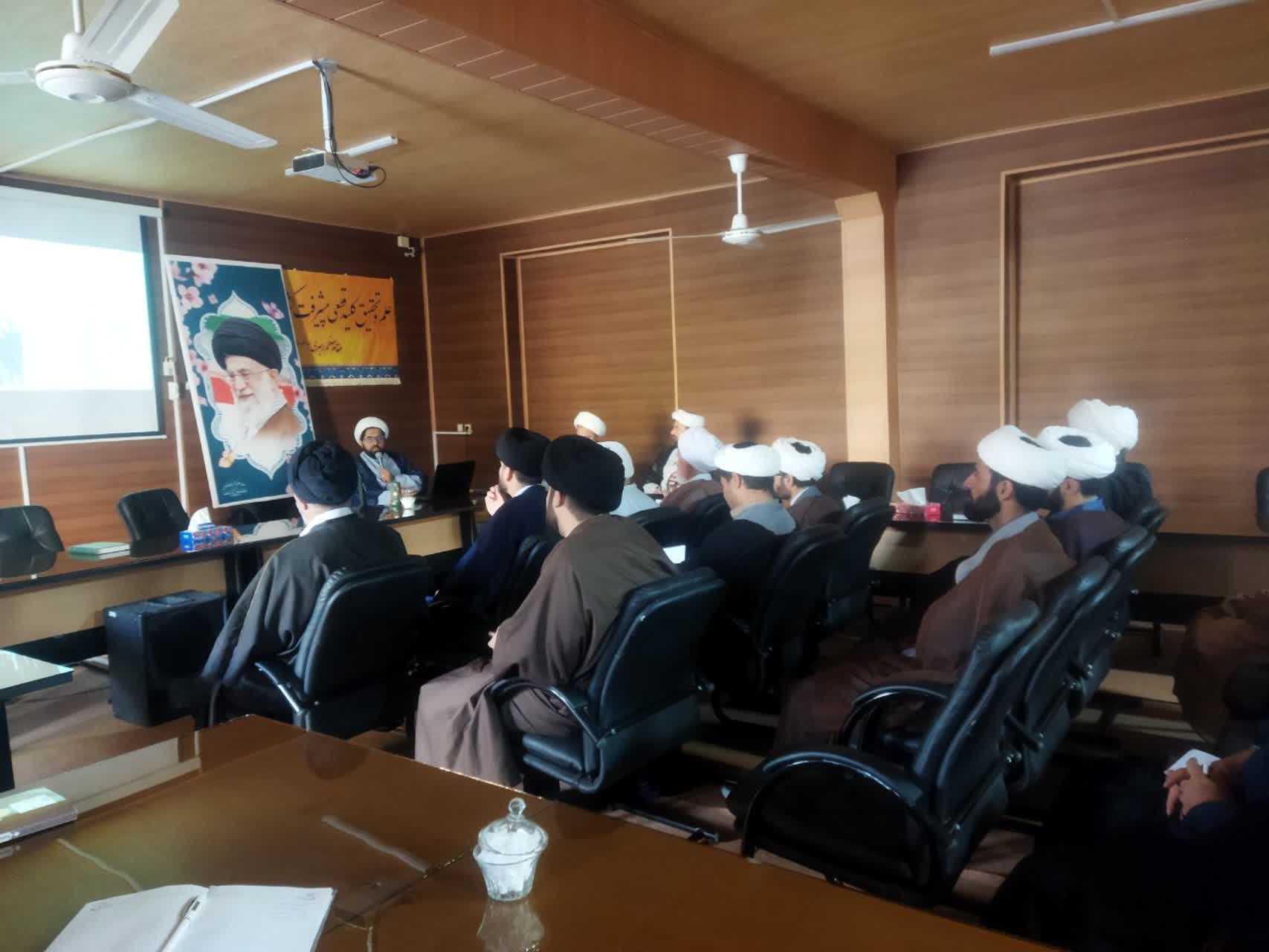 کارگاه آموزشی تخصصی نماز شناسی ویژه امامان جماعت مدارس شهرستان فردوس برگزار شد