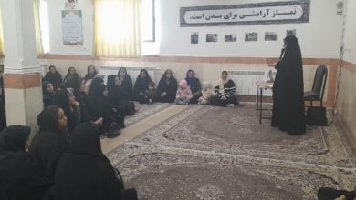 نشست توانمندسازی اولیاء با موضوع نقش نماز و خانواده در روستای امیر آباد برگزار شد