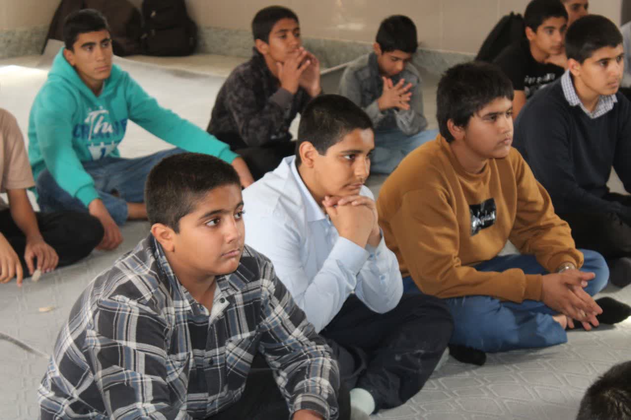 نماز جماعت ظهر امروز با حضور حجتالاسلام وحدانیفر، امامجمعه دهدشت، در مدرسه فرهنگیان برگزار شد