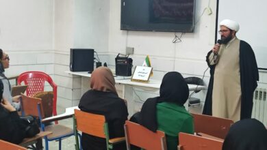 نشست شیوه های دعوت فرزندان به نماز در دبیرستان مومنات اراک