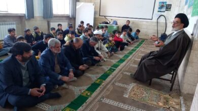 جلسه آموزشی نمازی و اقامه نماز جماعت در مدرسه شهید محلاتی شهر قیدا