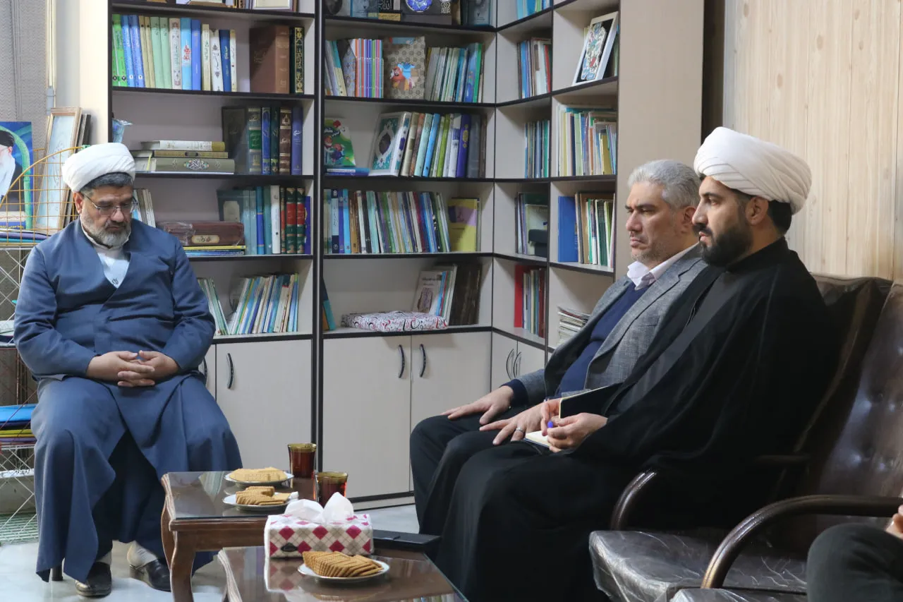جلسه همفکری و همکاری میان ستاد اقامه نماز و مسئولان فرهنگی گروه صنعتی انتخاب اصفهان