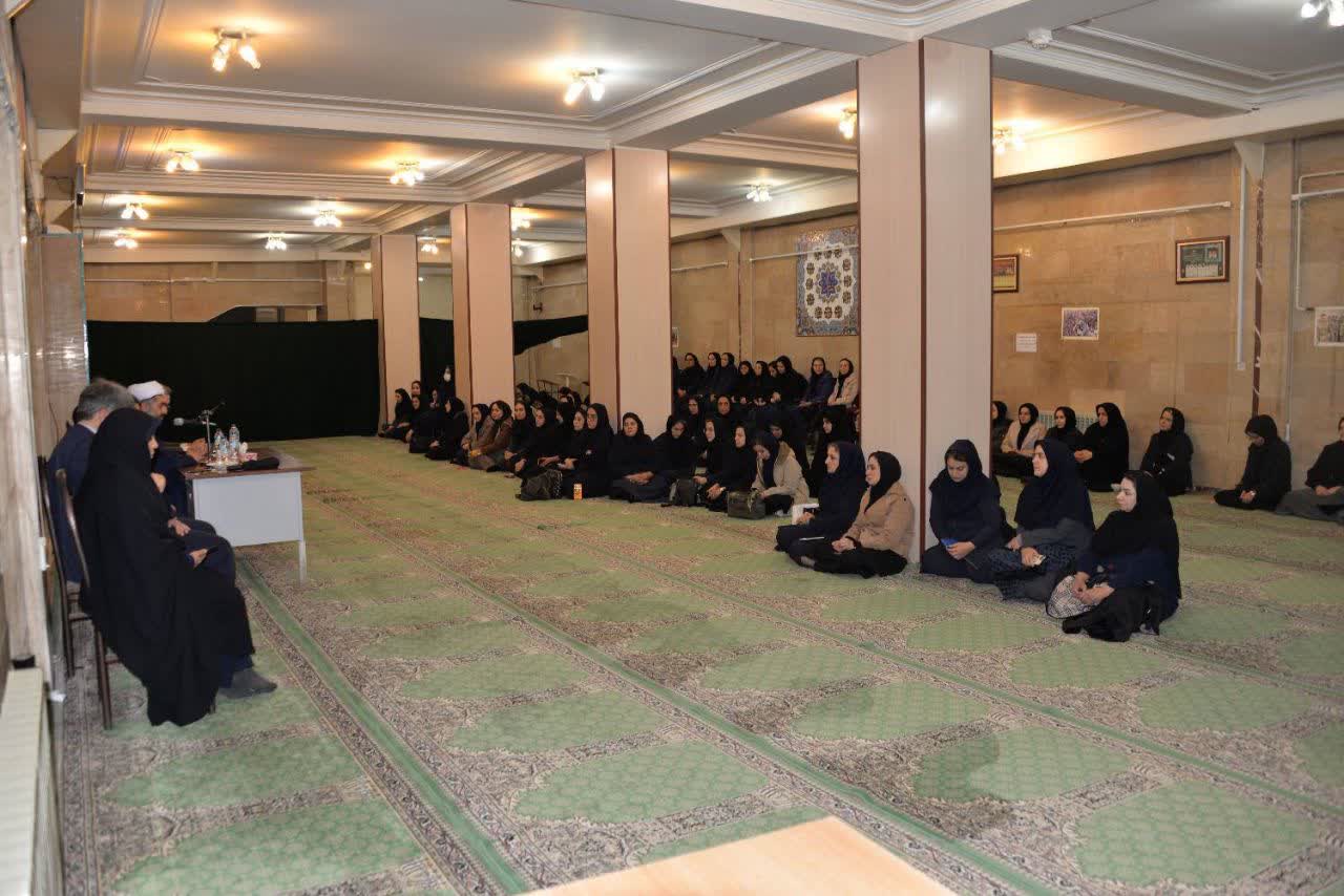 برگزاری دوره آموزشی «مادران و بانوان، معماران فرهنگ اقامه نماز»
