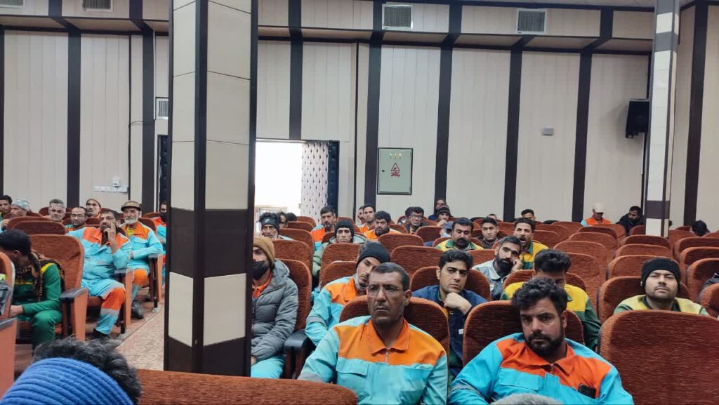 دوره آموزشی نماز ویژه کارکنان پاکبان و فضای سبز شهرداری بیرجندبرگزار شد