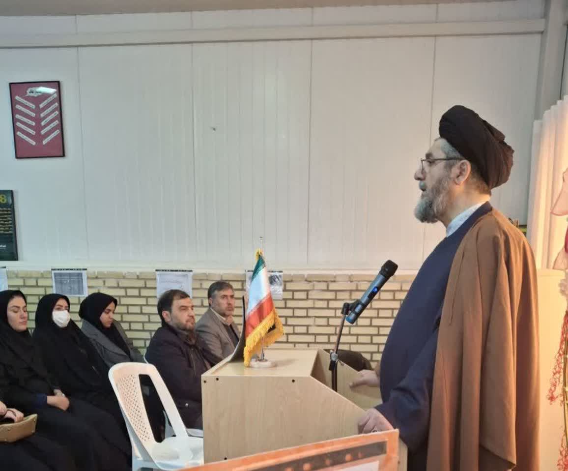 نشست نماز ویژه مادران مدرسه دانش ۲ شهرستان میانه