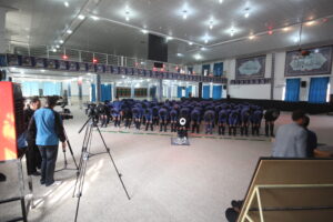 اقامه نماز جماعت دانش آموزان پسر در حسینیه ثارالله خرم آباد