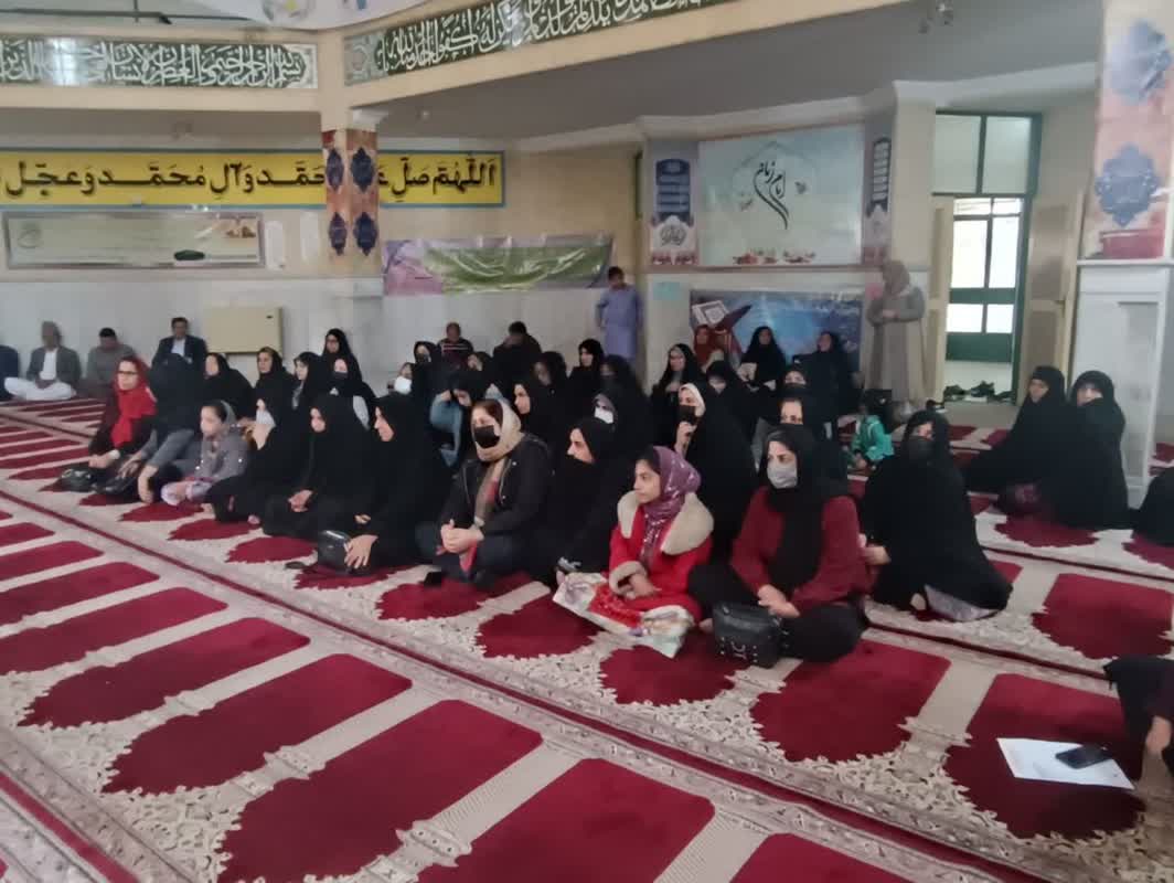 برگزاری نشست شیوه های دعوت فرزندان به نماز ویژه والدین در مدرسه سیمای فاطمی