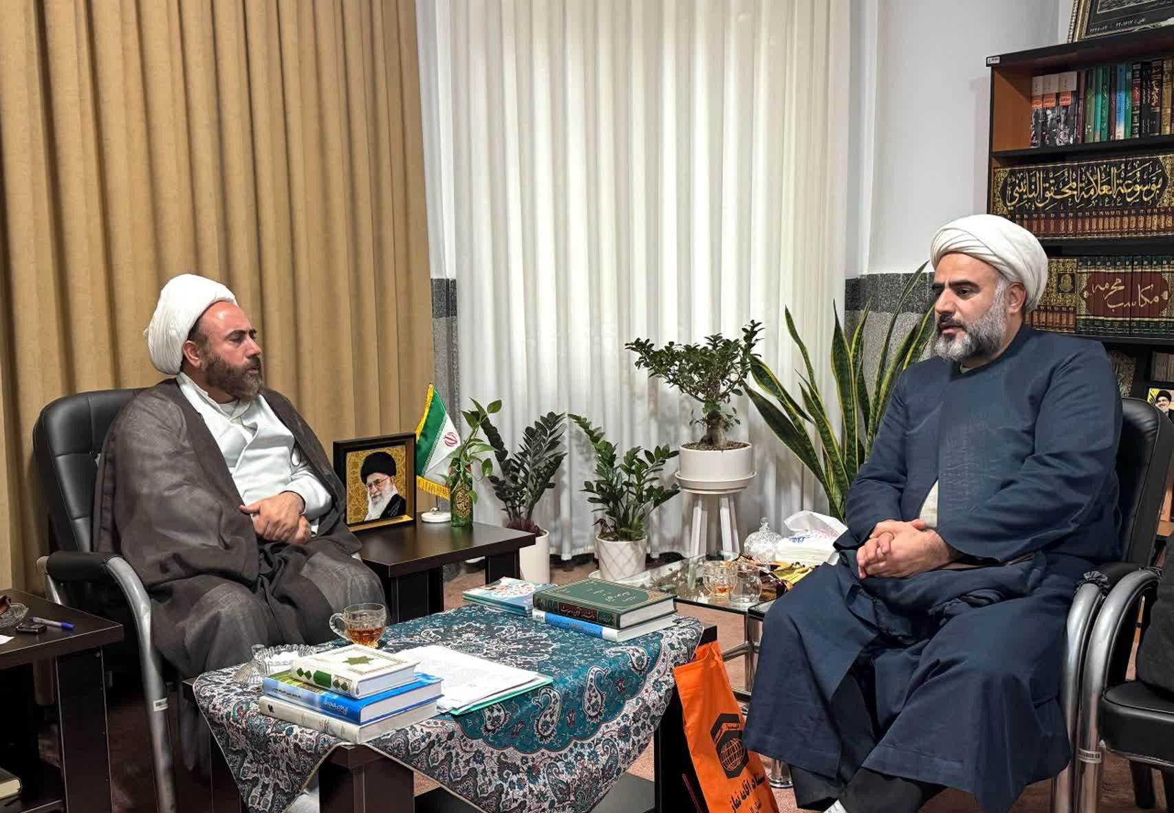 مدیر ستاد اقامه نماز استان البرز با امام جمعه مهرشهر دیدار کرد