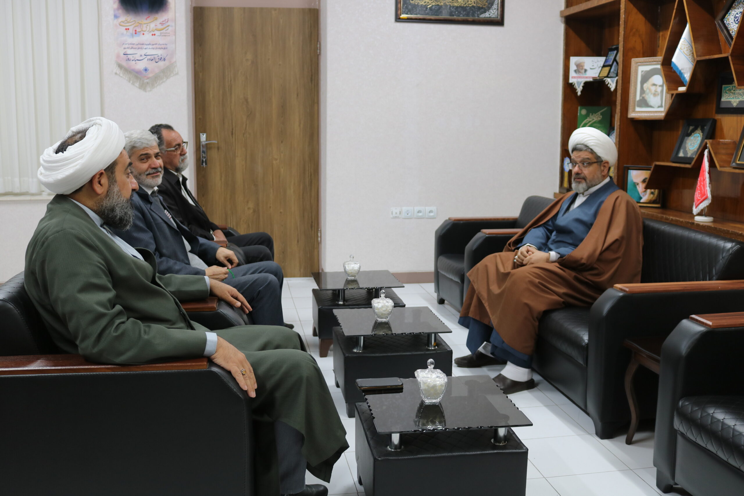 جلسه برنامه ریزی برای انعقاد تفاهم نامه همکاری بین ستاد اقامه نماز استان اصفهان و ستاد امر به معروف و نهی از منکر استان اصفهان