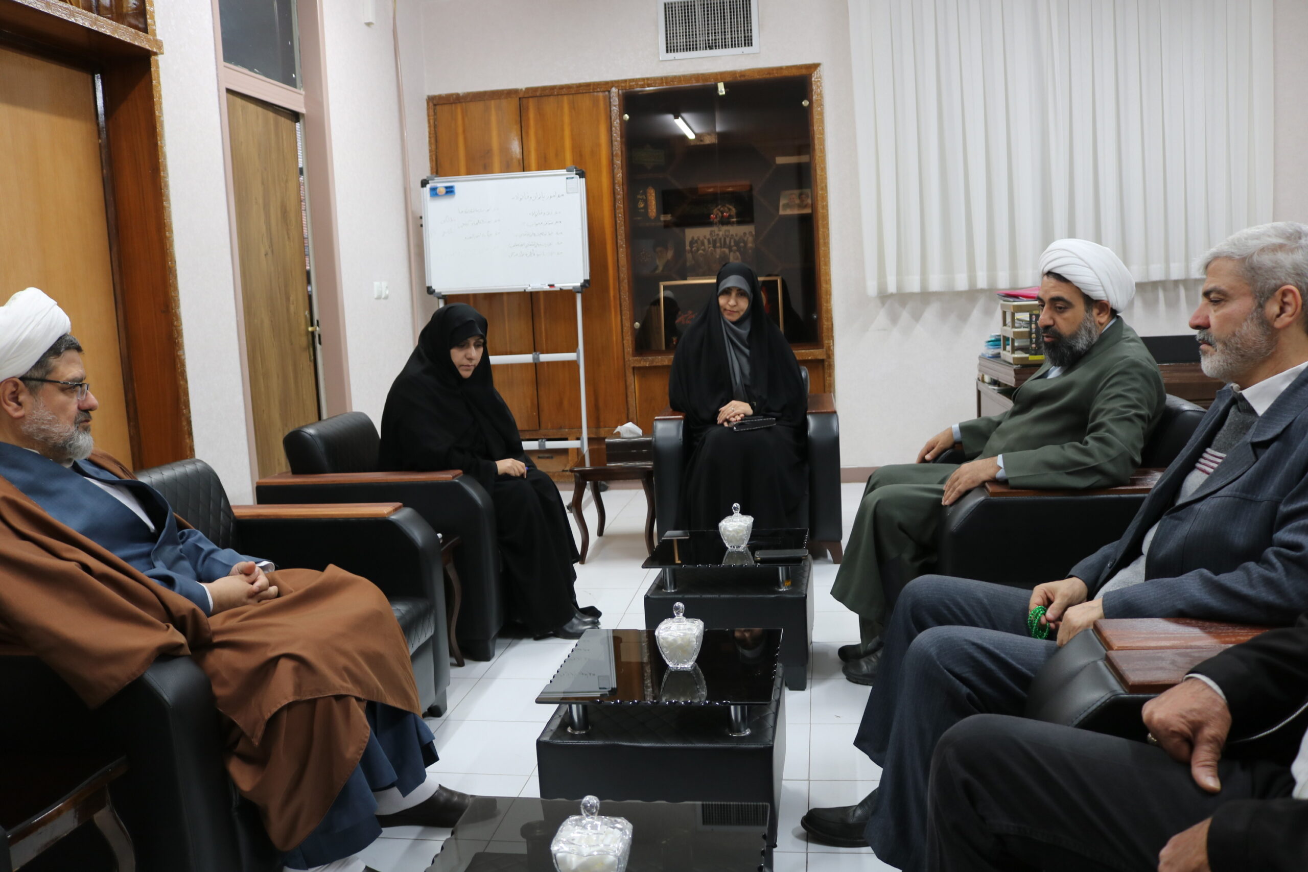 جلسه برنامه ریزی برای انعقاد تفاهم نامه همکاری بین ستاد اقامه نماز استان اصفهان و ستاد امر به معروف و نهی از منکر استان اصفهان