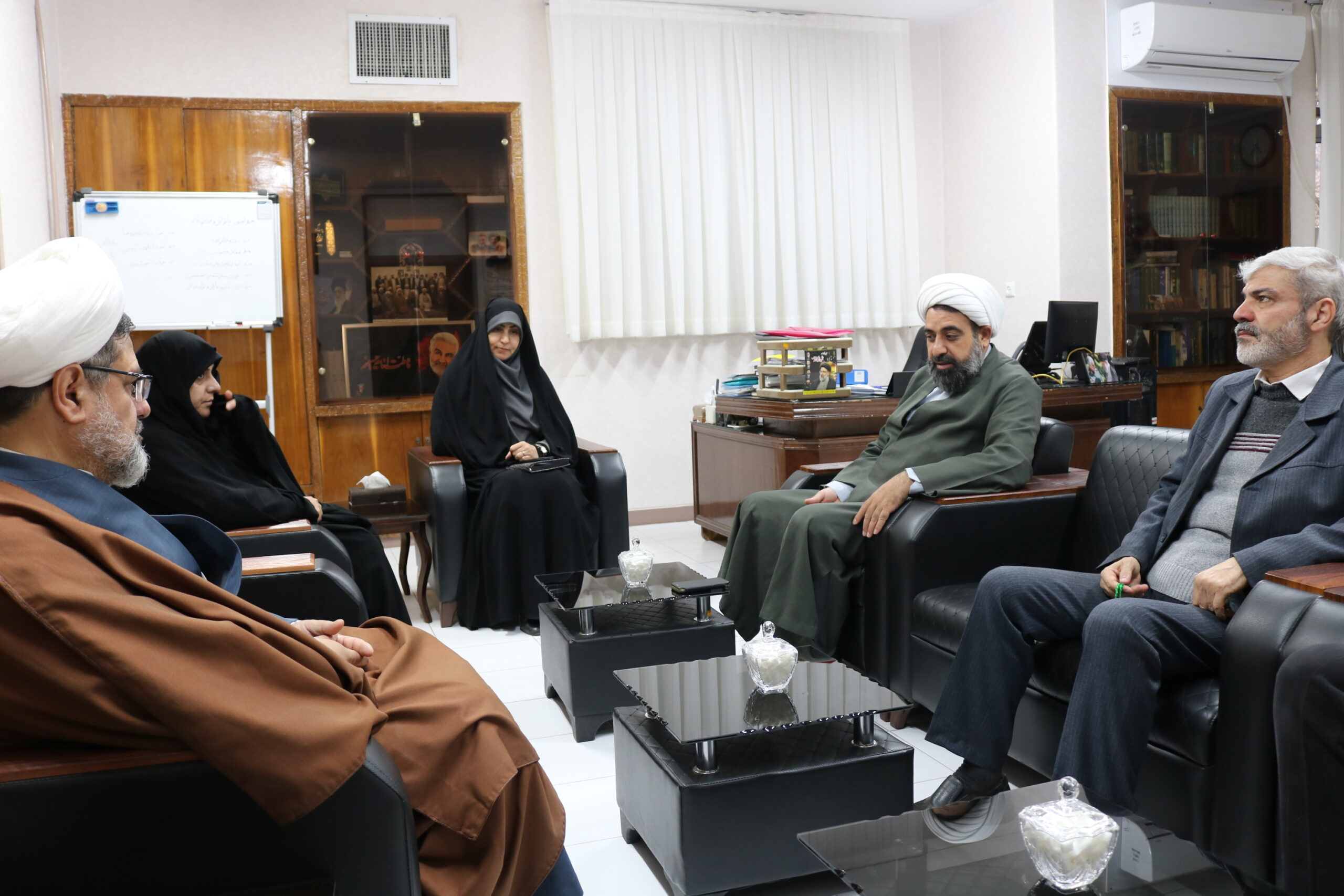 جلسه برنامه ریزی برای انعقاد تفاهم نامه همکاری بین ستاد اقامه نماز استان اصفهان و ستاد امر به معروف و نهی از منکر استان اصفهان