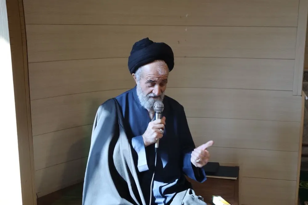 اقامه نماز وحدت بخش ادارات شهرستان رفسنجان در اداره آب و فاضلاب شهرستان