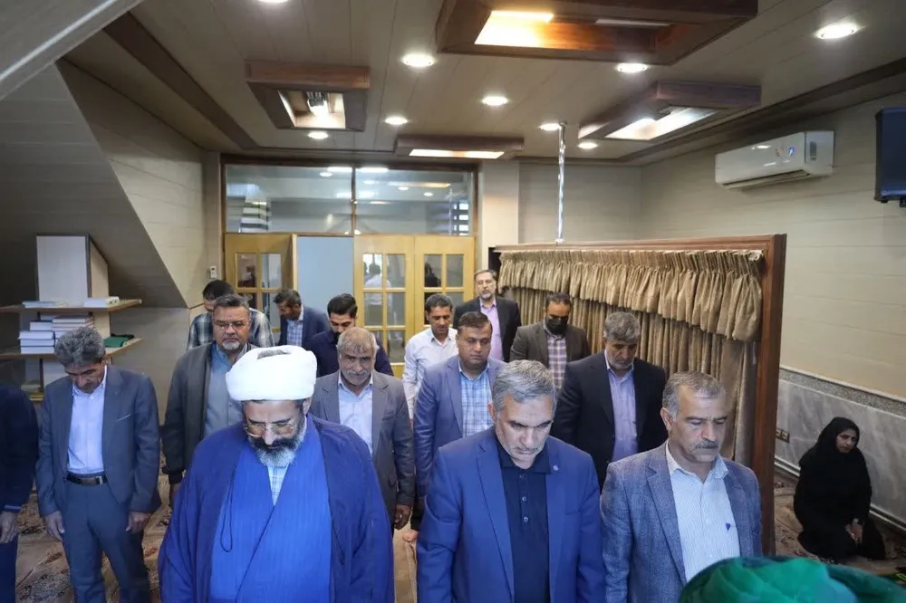 اقامه نماز وحدت بخش ادارات شهرستان رفسنجان در اداره آب و فاضلاب شهرستان
