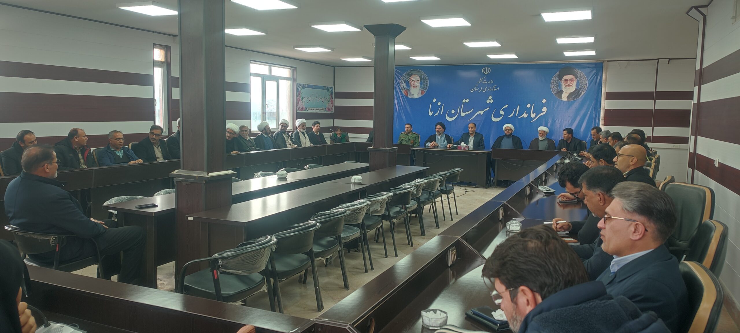 جلسه شورای اقامه نماز شهرستان ازنا با حضور امام جمعه و فرماندار