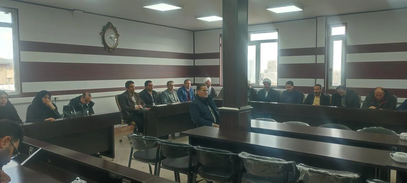 جلسه شورای اقامه نماز شهرستان ازنا با حضور امام جمعه و فرماندار