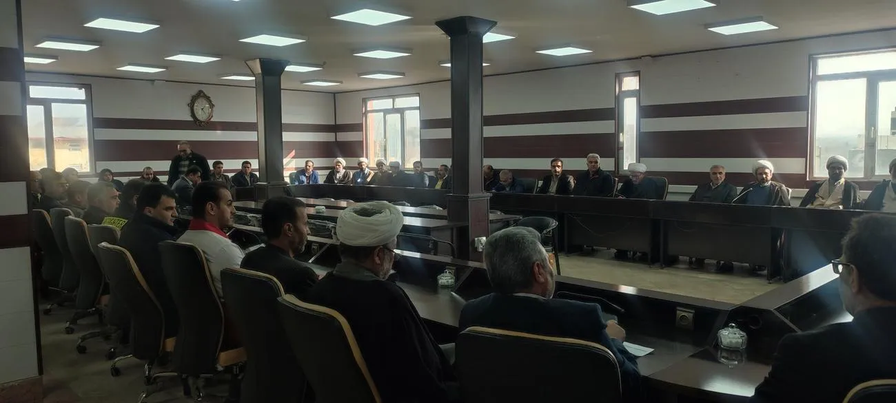 جلسه شورای اقامه نماز شهرستان ازنا با حضور امام جمعه و فرماندار